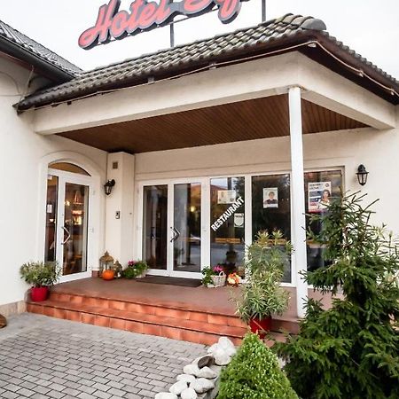 Hotel Squash Centrum Prievidza Exterior foto