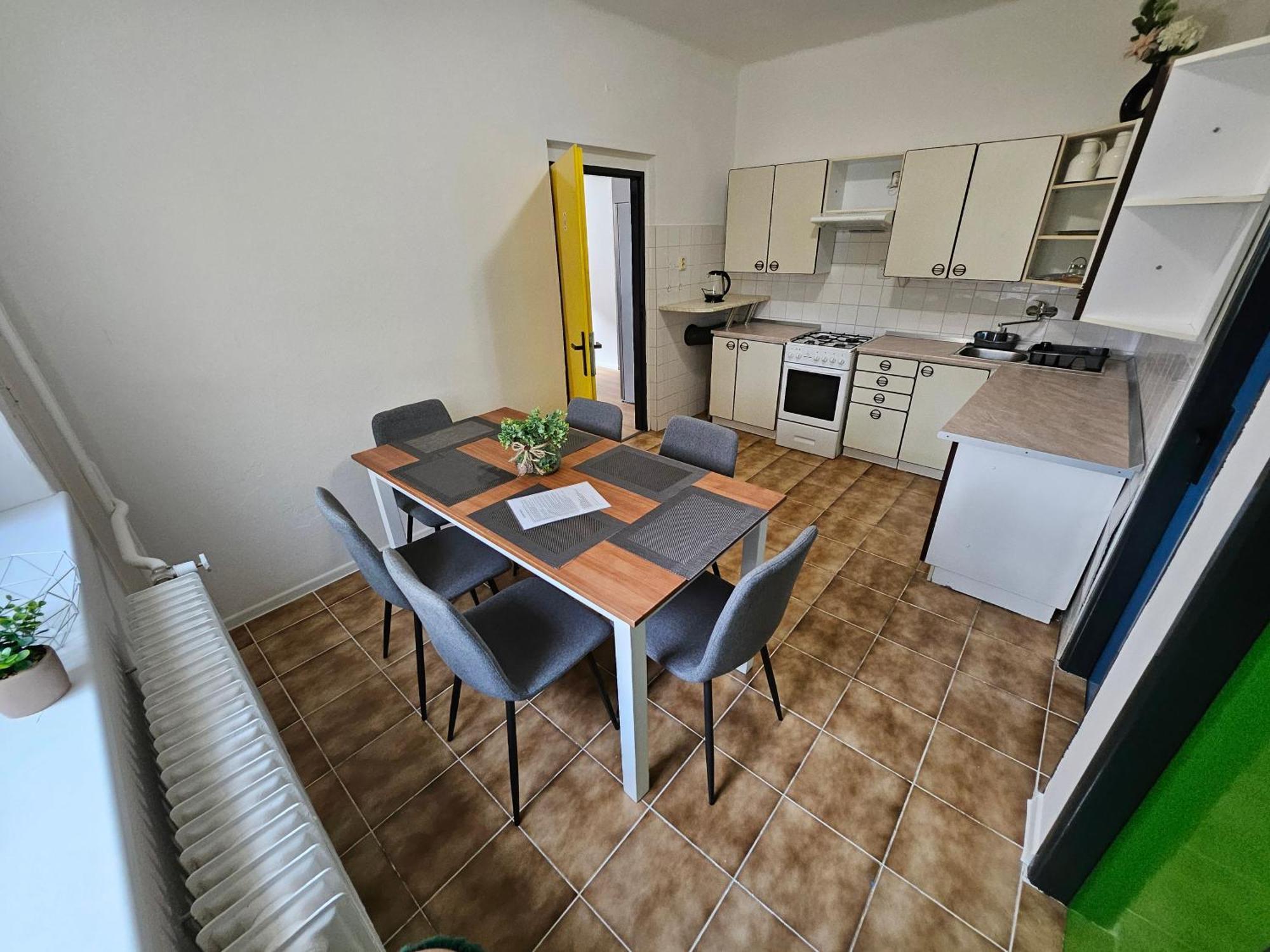 Hotel Squash Centrum Prievidza Cameră foto