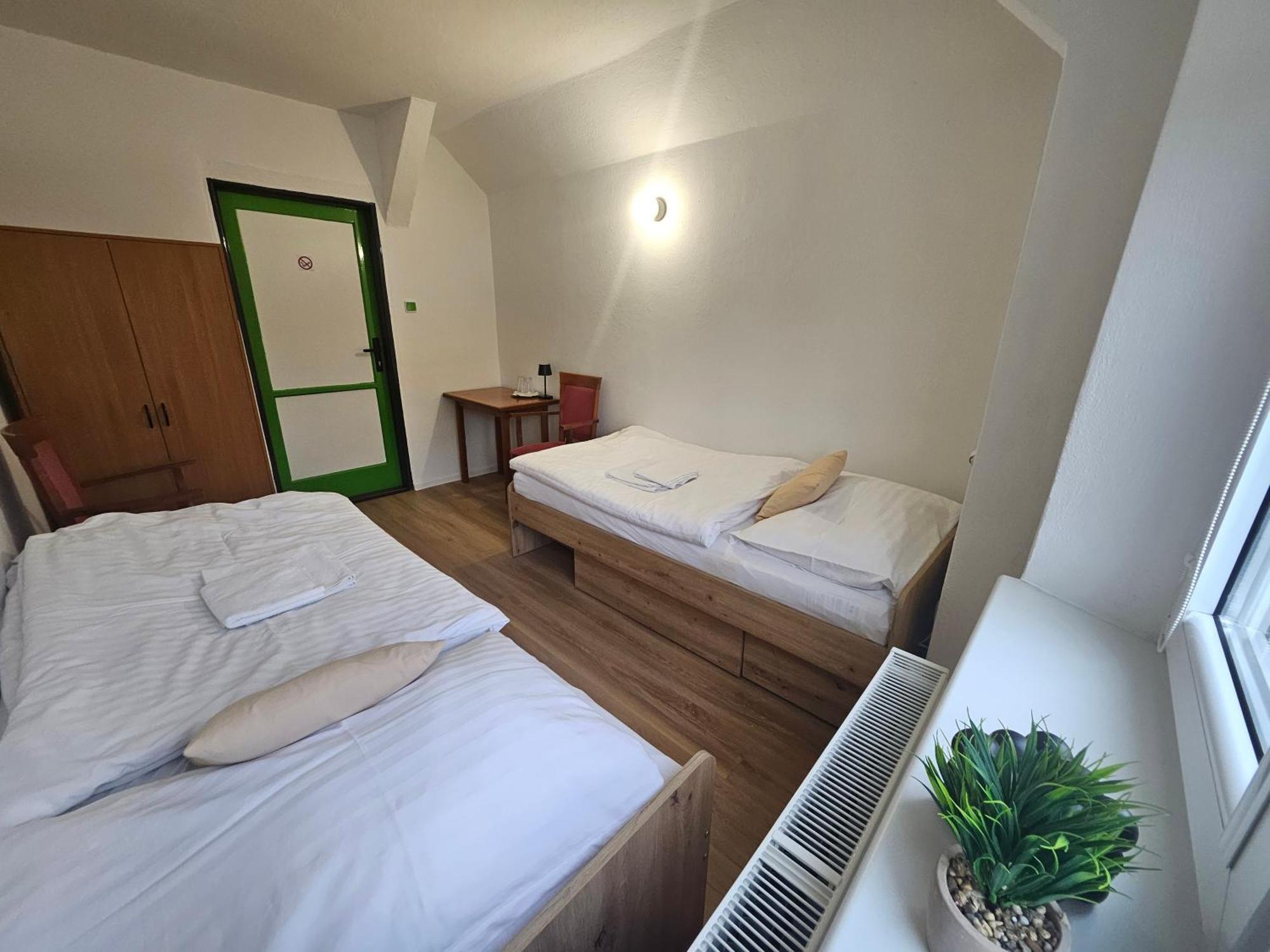 Hotel Squash Centrum Prievidza Cameră foto